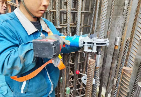 中核华兴三澳核电项目部创新应用钢筋上丝电动扳手