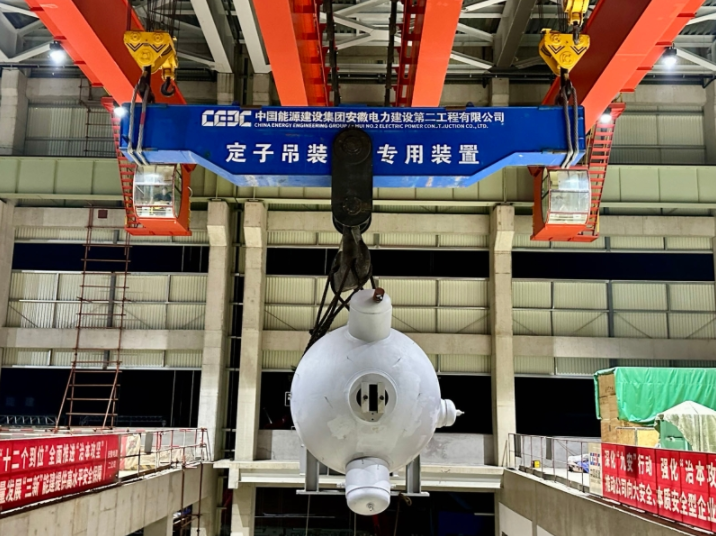 崇左项目一号机组2号高压加热器吊装成功