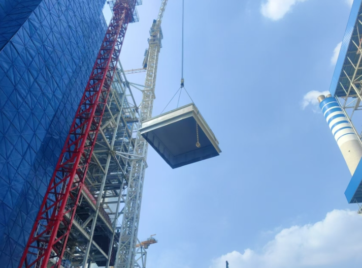 潘集电厂二期工程3号机组钢煤斗吊装完成