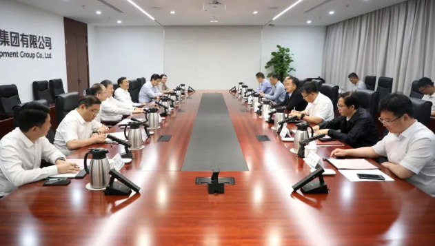 中国电气装备党委副书记、总经理周群会见河南郑州市委副书记、市长何雄