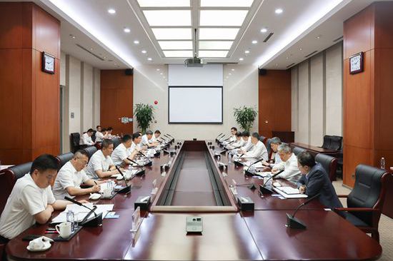 温枢刚会见中国安能总经理周庆丰