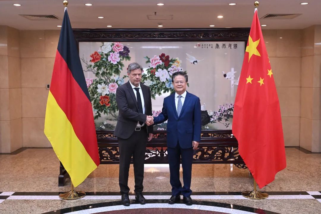 国家发展改革委同德国副总理举行中德气候变化和绿色转型对话合作机制首次高级别对话