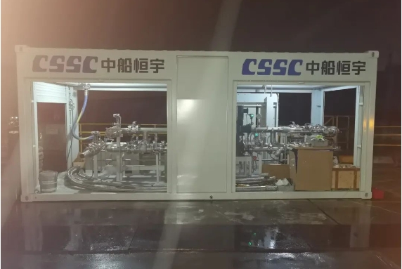 国内首艘万吨级甲醇双燃料综合电力推进内河散货船完成绿色甲醇燃料加注！