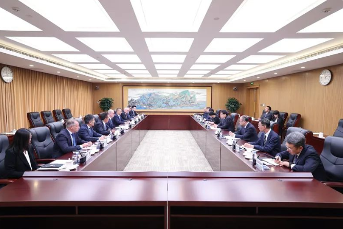 日立能源CEO方秦、候任CEO沈瑞博在京拜会国家电网公司董事长张智刚