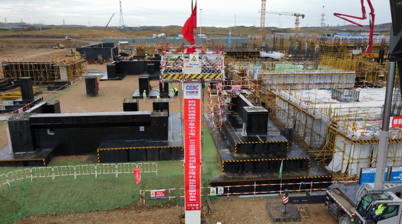 国能宁夏中卫电厂4×660MW扩建工程5号锅炉钢架开始吊装