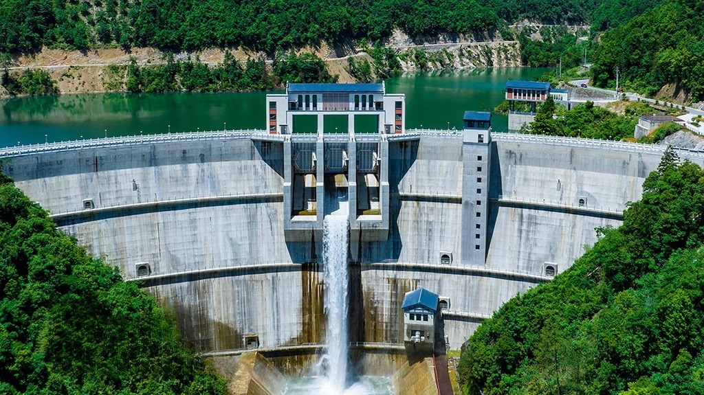 浙江首座重力拱坝中型水库正式投产发电