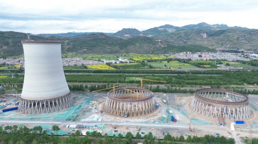 青海省投3×660兆瓦（上大压小）火电机组项目烟塔工程项目1号间冷塔顺利到顶