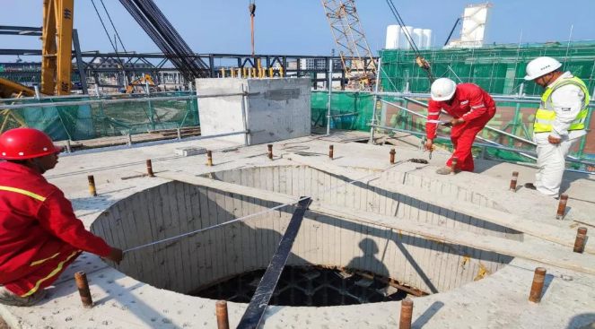 大安风光制绿氢合成氨一体化示范项目全面启动大型设备吊装工作