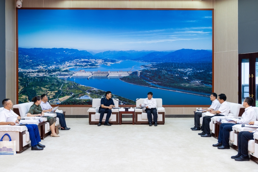 刘伟平与华北水利水电大学党委书记王笃波、校长刘俊国座谈