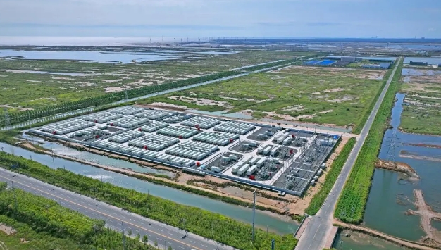 华润财金红光渔业800MW光伏项目配建储能(160MW/320MWh)转为独立储能示范项目并网投运​