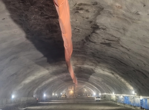 河南九峰山抽水蓄能电站地下主副厂房、主变洞首层开挖完成