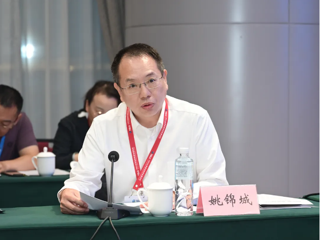 美锦能源：已投入运营氢燃料汽车超500辆，已在山西范围内投运10余座加氢站