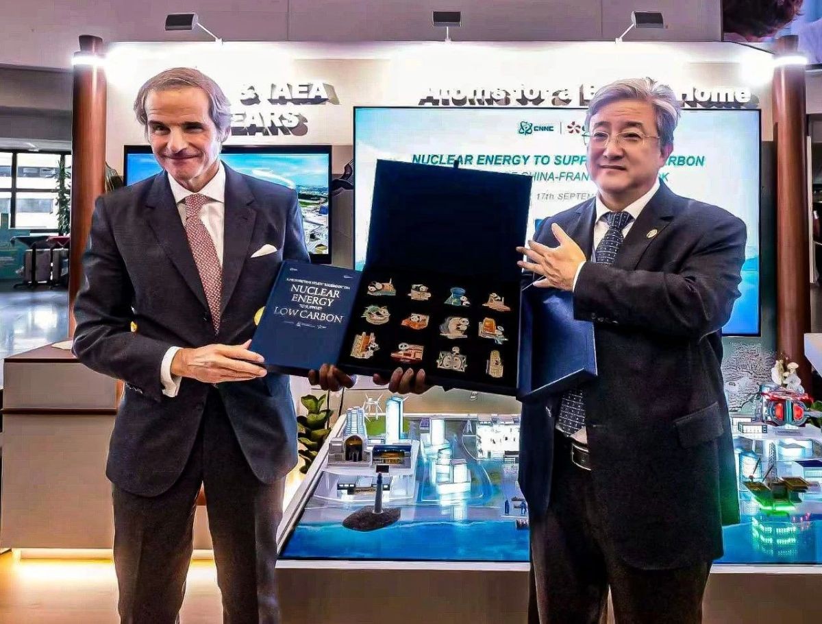 中核集团与法电集团联合向IAEA捐赠《核能支持低碳发展前瞻性研究》蓝皮书