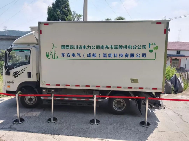 首发运行！东方氢能低电压治理车为群众保清凉