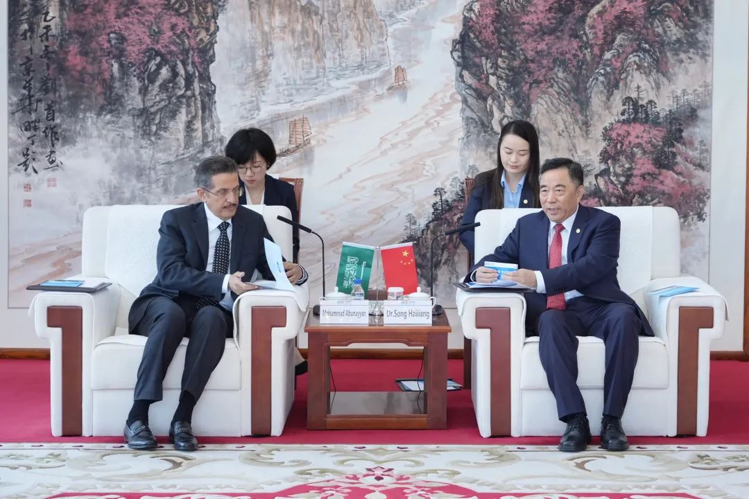 宋海良会见ACWA Power董事长穆罕默德·阿布纳扬