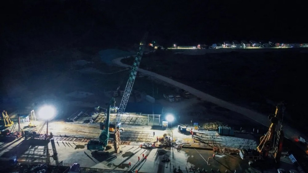 南网储能肇庆浪江抽水蓄能电站下水库大坝防渗墙首仓混凝土浇筑完成