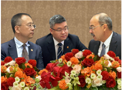 邹磊与乌兹别克斯坦总理阿里波夫会谈