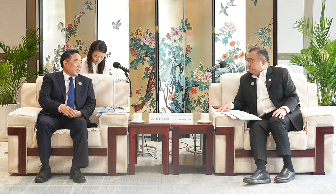 宋海良与马来西亚交通部部长陆兆福会谈