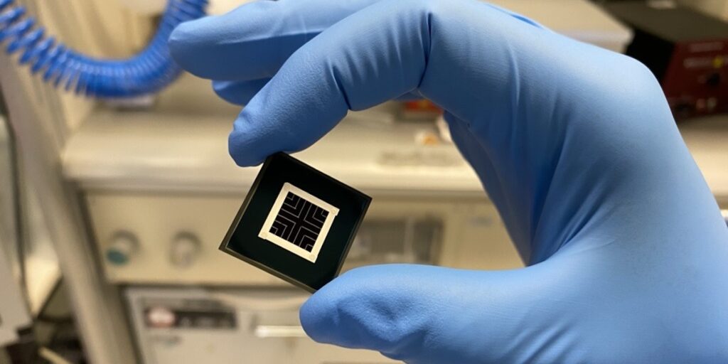 Fraunhofer-ISE 的钙钛矿串联与标准硅电池的效率达到 31.6%