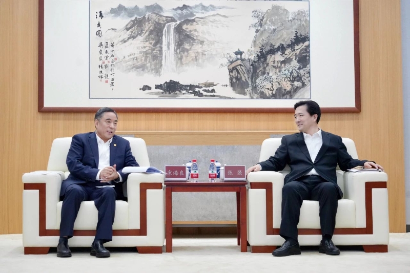 宋海良与北京经开区工委书记张强、管委会主任孔磊会谈并见证签署战略合作协议