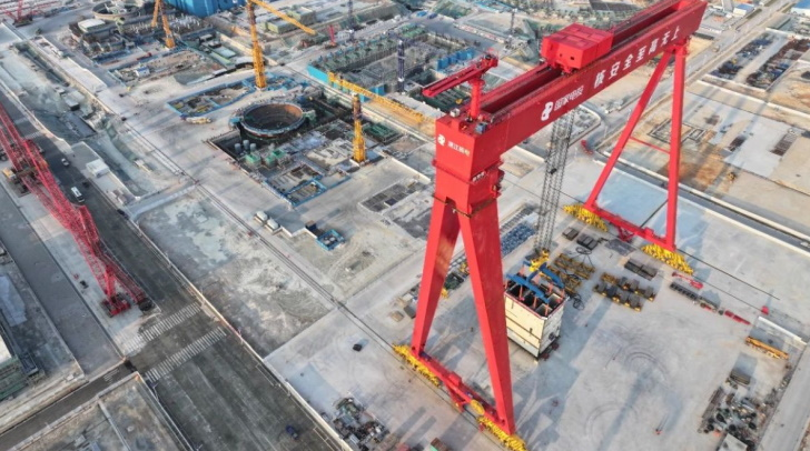 我国核电建设领域首个！1600吨大型龙门吊完成吊装作业