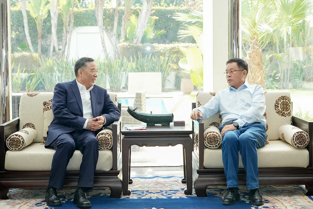 宋海良与中国驻摩洛哥大使李昌林会谈