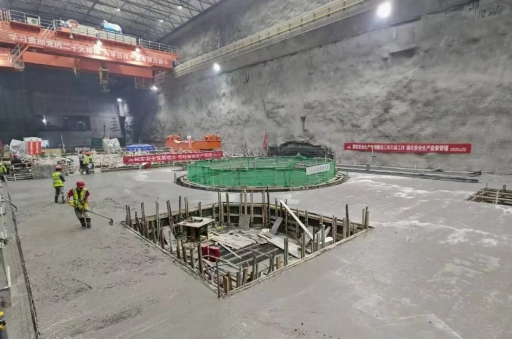 河南洛宁抽水蓄能电站3号机组发电机层顺利封顶