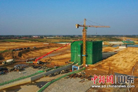 【中国新闻网】青岛官路水库抢抓时间窗口 进入冲刺关键施工期
