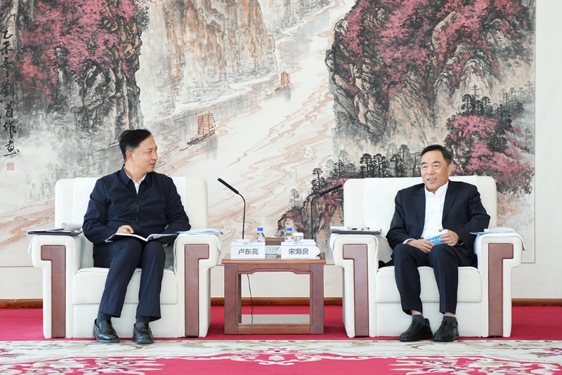 宋海良与山西省委常委、大同市委书记卢东亮会谈