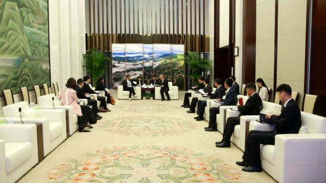 国家电投董事栗宝卿会见国际可再生能源署总干事卡梅拉