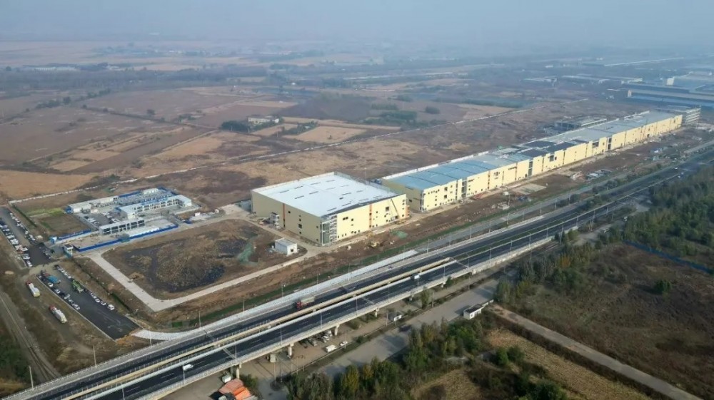 亿纬锂能储能与动力电池项目一期工程-圆柱电池项目顺利封顶