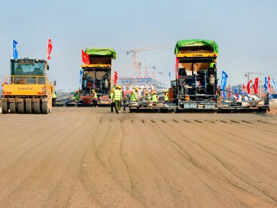 【中国新闻网】济商高速（菏泽段）进入路面工程施工阶段