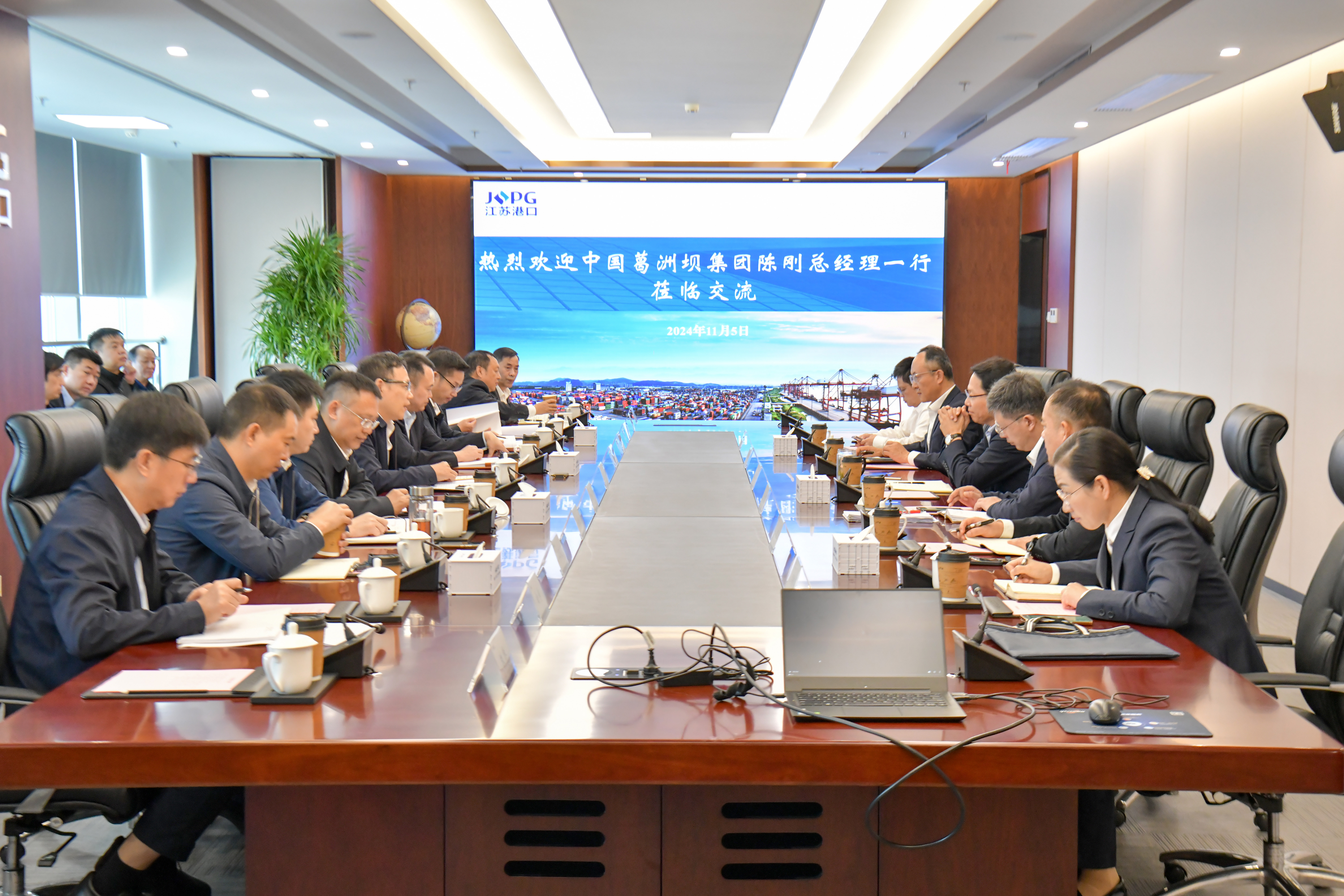 中国能建葛洲坝集团与江苏省港口集团共商合作