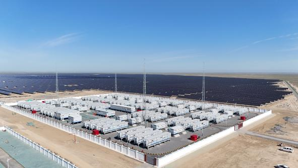 100MW/400MWh！国能日新新疆光伏配储项目顺利通过验收