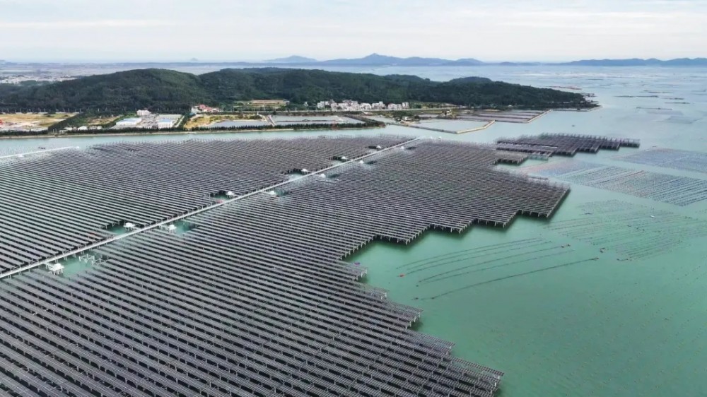 全国首个高风速海域海上光伏电站项目并网发电