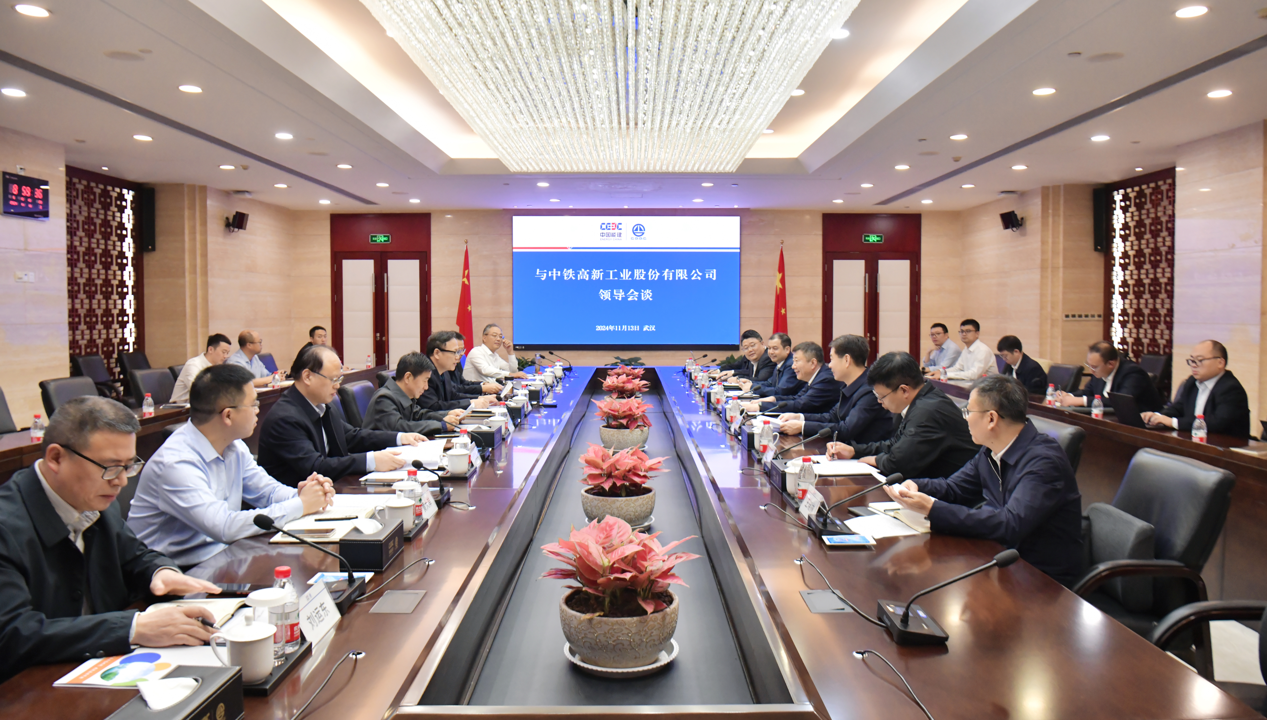 中国能建葛洲坝集团与中铁高新工业公司深化合作