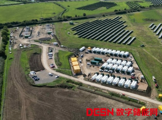 电池储能系统在实现零排放目标中的关键作用