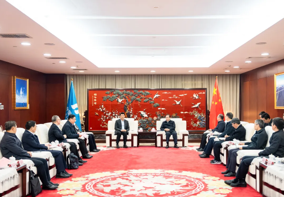 江毅会见扬州市委书记王进健