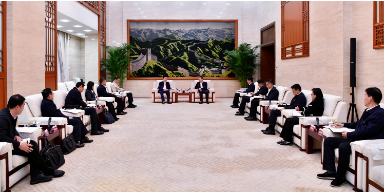 邹磊与广西来宾市委书记何朝建会谈