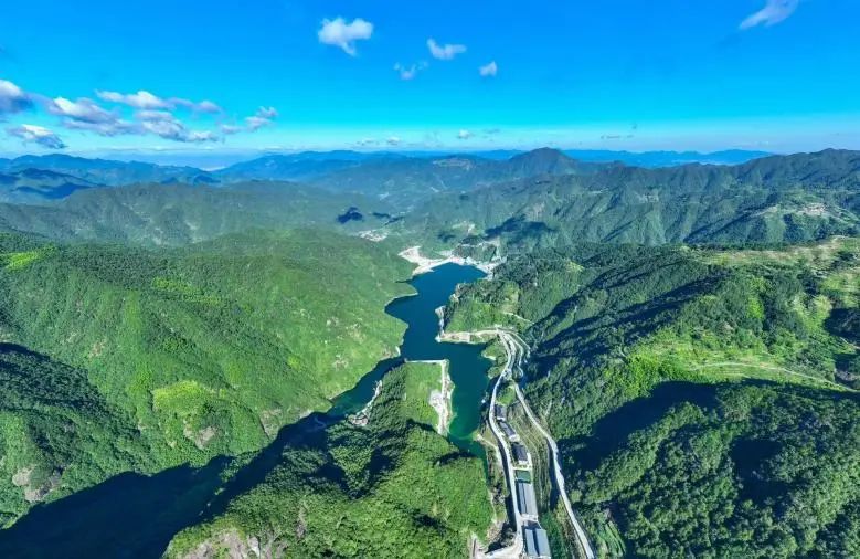 绿水青山蓄动能