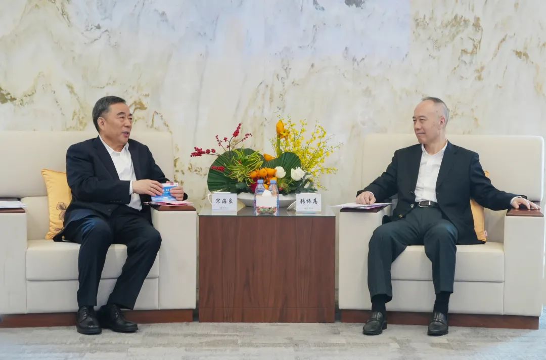宋海良与华侨城集团党委书记、董事长张振高会谈