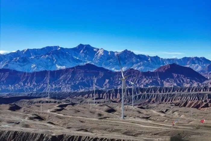 中国西北地区海拔最高风电场全容量并网发电。