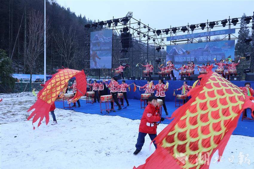 【湖北日报】湖北恩施又添一座滑雪场