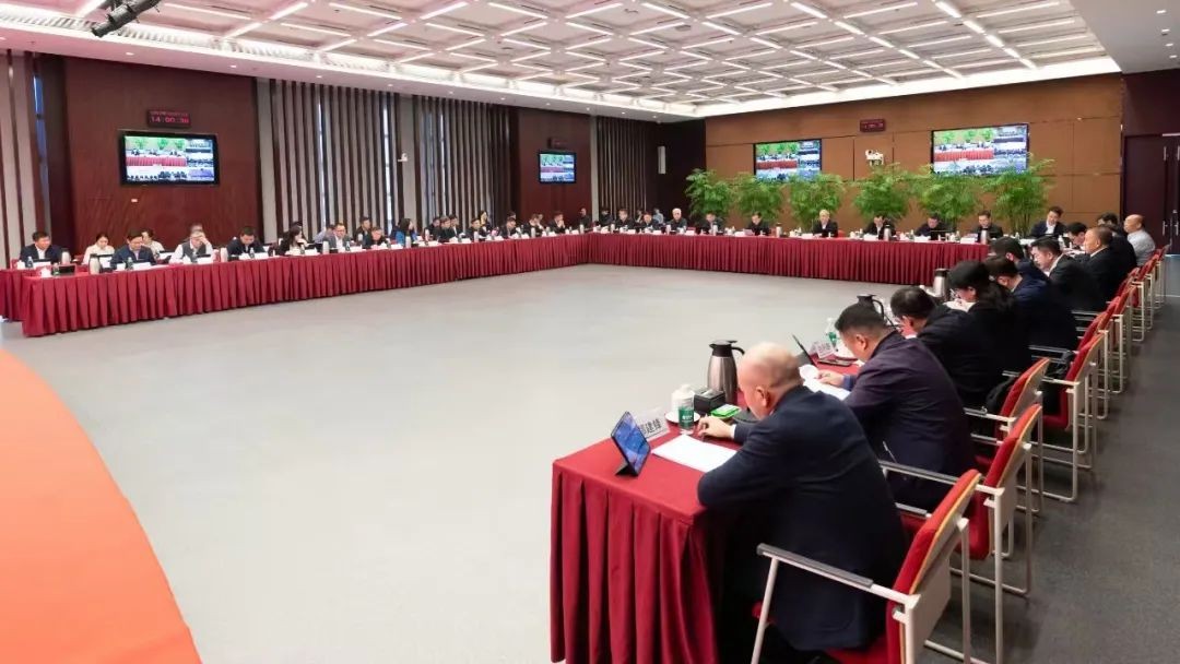 国家电投集团召开“均衡增长战略”落地专题座谈会暨党组成员、外部董事战略研讨会