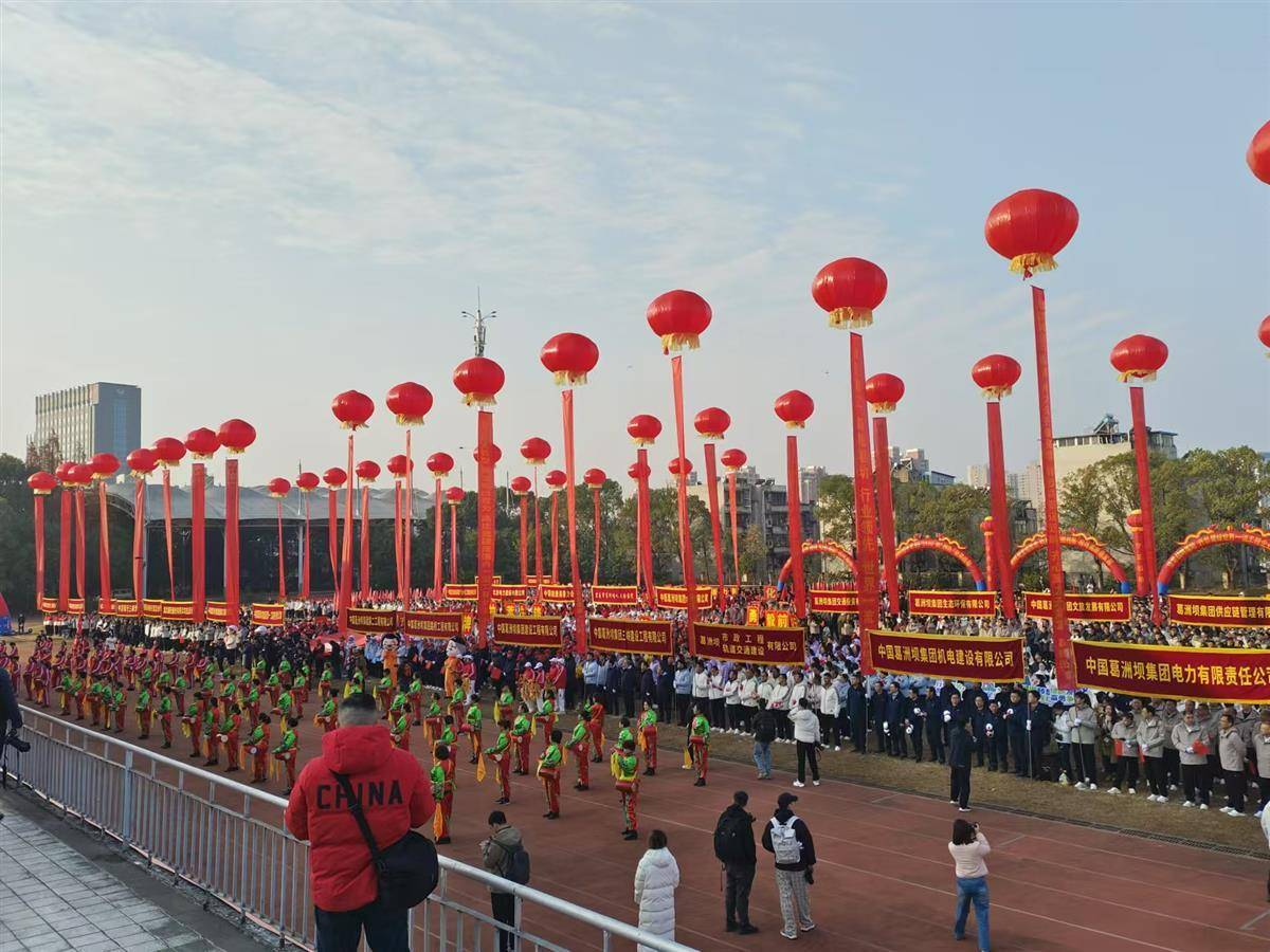 【湖北日报客户端】中国能建葛洲坝集团 2025 年元旦长跑活动在宜昌举行