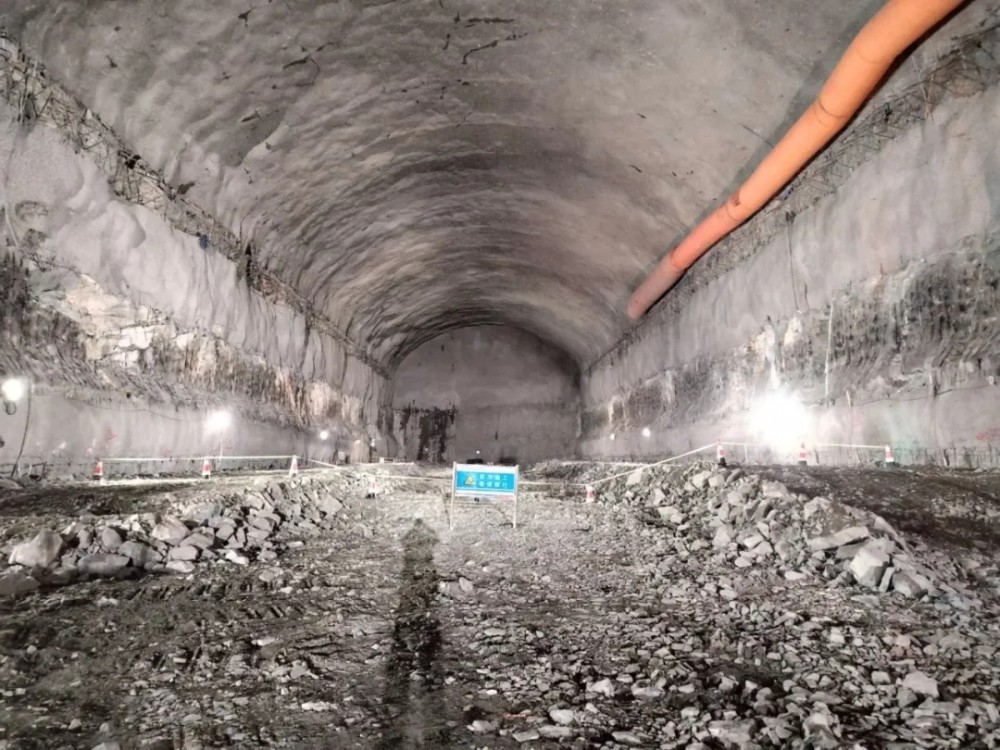 河南九峰山抽水蓄能电站地下厂房岩壁梁开挖完成！