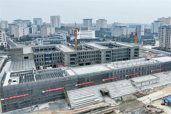 【中国网】中国能建葛洲坝建设公司承建随县实验小学全面封顶