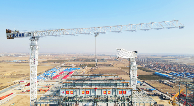 中国能建建筑集团承建的大同湖东百万电厂1号锅炉大板梁全部吊装完成