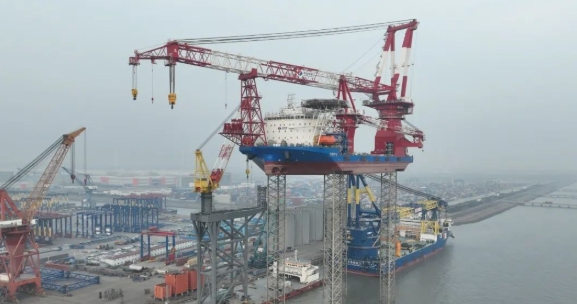 南通振华重装承建的电建1600T风电安装平台顺利完成全程抬升试验