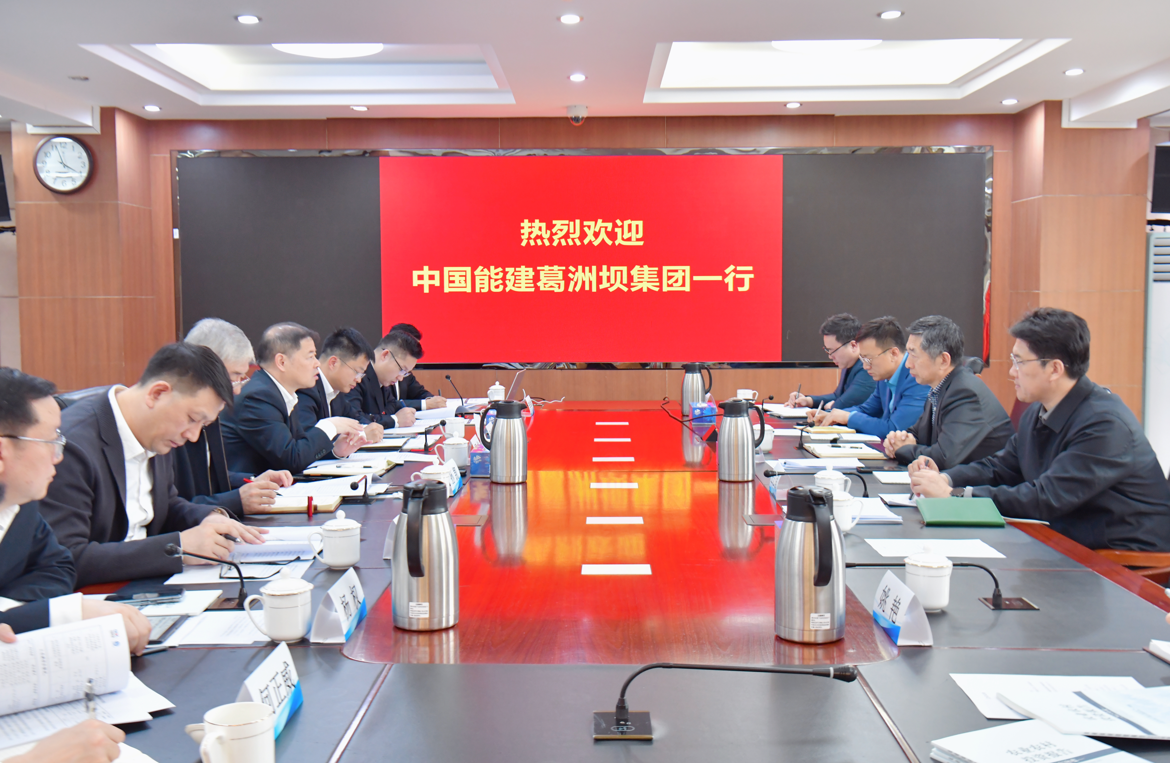 谭华与农业农村部工程建设服务中心主任郭红宇座谈交流